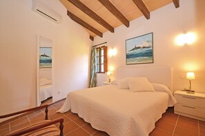 3 makuuhuonetta, silitysrauta/-lauta, ilmainen Wi-Fi, vuodevaatteet