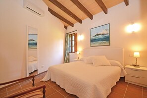 3 makuuhuonetta, silitysrauta/-lauta, ilmainen Wi-Fi, vuodevaatteet