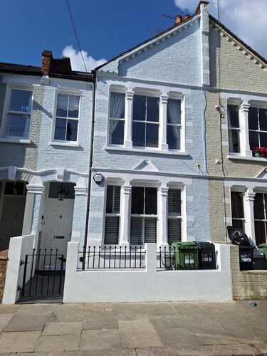 Stylish Fulham Apartment – 3-Bed, 2-Bath Flat with Easy Access to London Sites