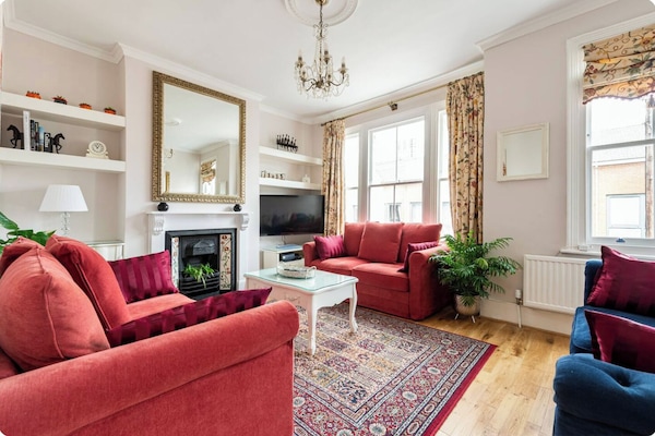 3 sofa living room with coffee table and TV
