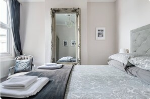 3 soverom, strykejern/-brett, reiseseng for barn og wi-fi (inkludert)