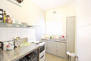 Comfort Apartment, 1 Bedroom | Private kitchen