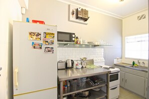 Comfort Apartment, 1 Bedroom | Private kitchen