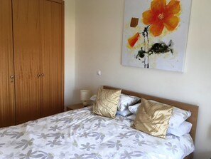 1 bedroom, in-room safe, iron/ironing board, free WiFi