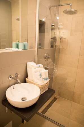 Design Studio | Bathroom sink - Quiboo (Brasov)