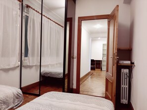 5 Schlafzimmer, Bügeleisen/Bügelbrett, kostenloses WLAN, Bettwäsche