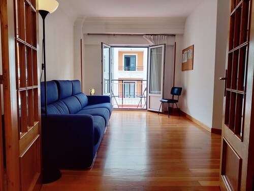 SAN SEBASTIAN next to the BEACH, VERY SPACIOUS FLAT. Optional parking ESS00505