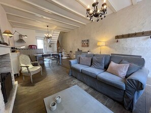 Smart-TV, Kamin, DVD-Player, Stereoanlage