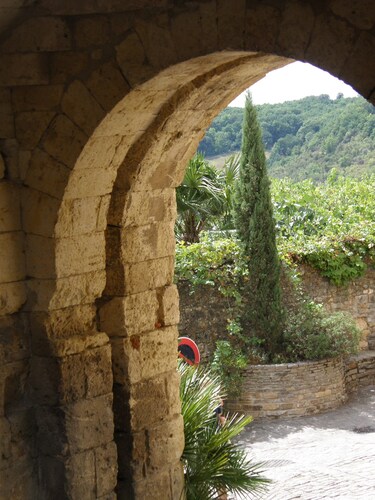 Maison Felix is an idyllic 18th century cottage at the foot of Cordes sur Ciel