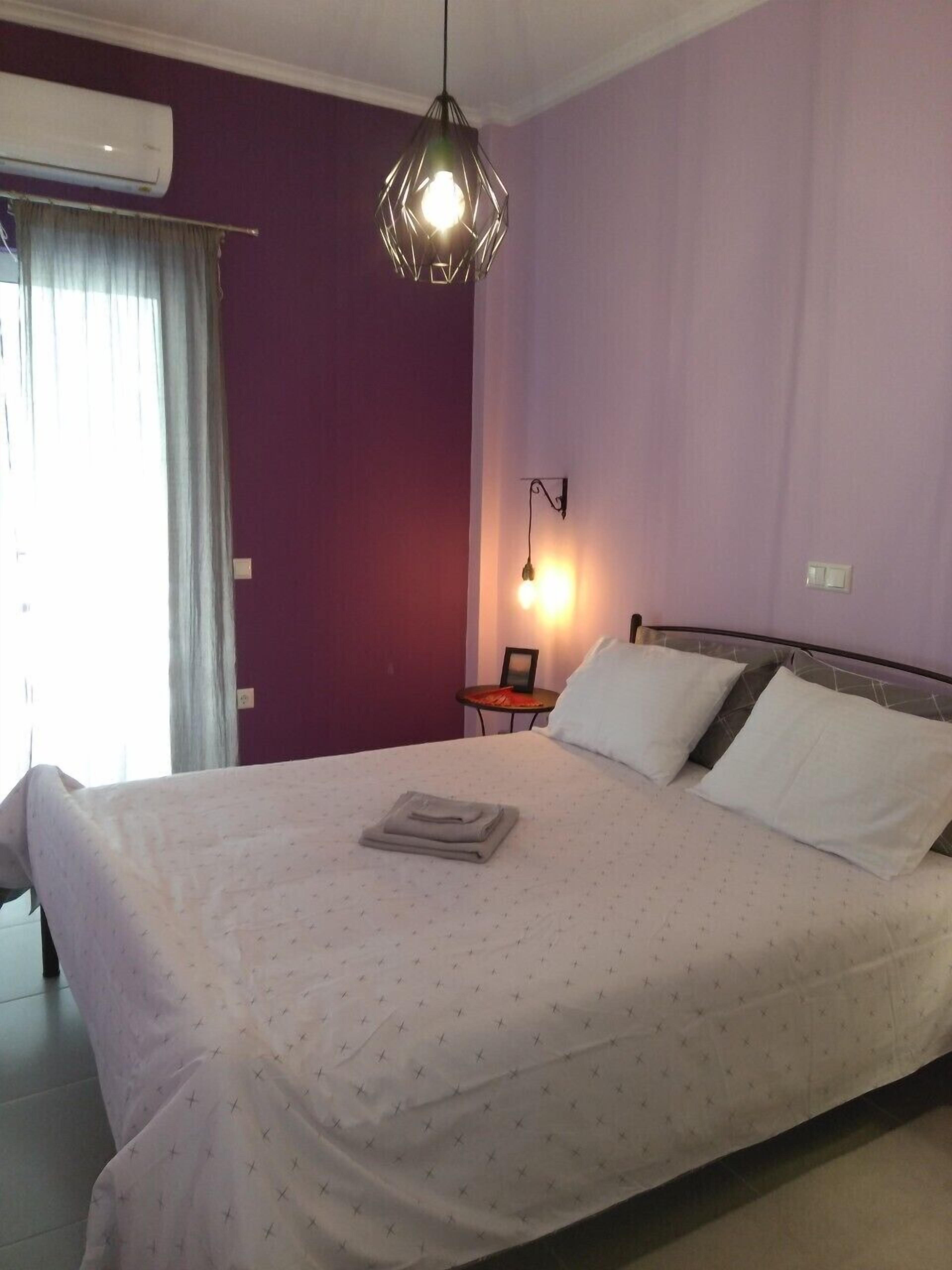 This flat is recently renovated near to Attiki metro station.