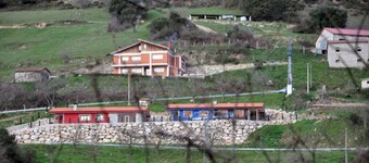 The Cobeña Viewpoint. 60 m house. with beautiful views of the Picos de Europa.