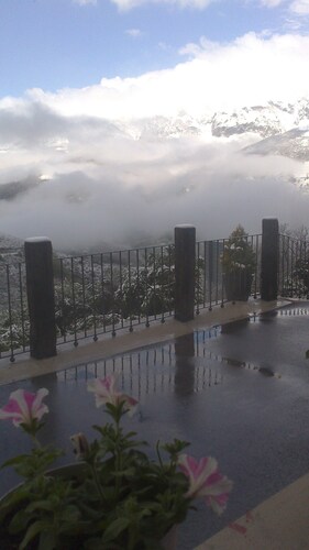 The Cobeña Viewpoint. 60 m house. with beautiful views of the Picos de Europa.