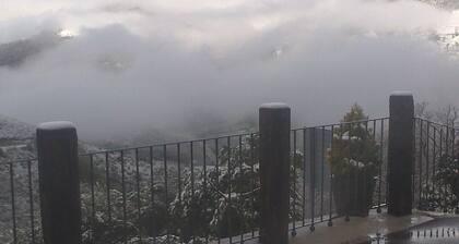 The Cobeña Viewpoint. 60 m house. with beautiful views of the Picos de Europa.