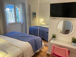 3 chambres, coffres-forts dans les chambres, bureau