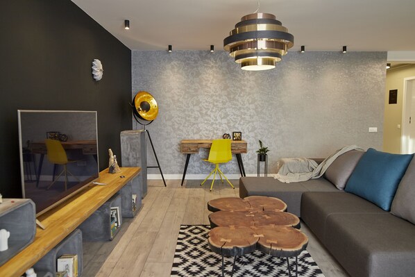 Leilighet – deluxe, fjellutsikt | TV