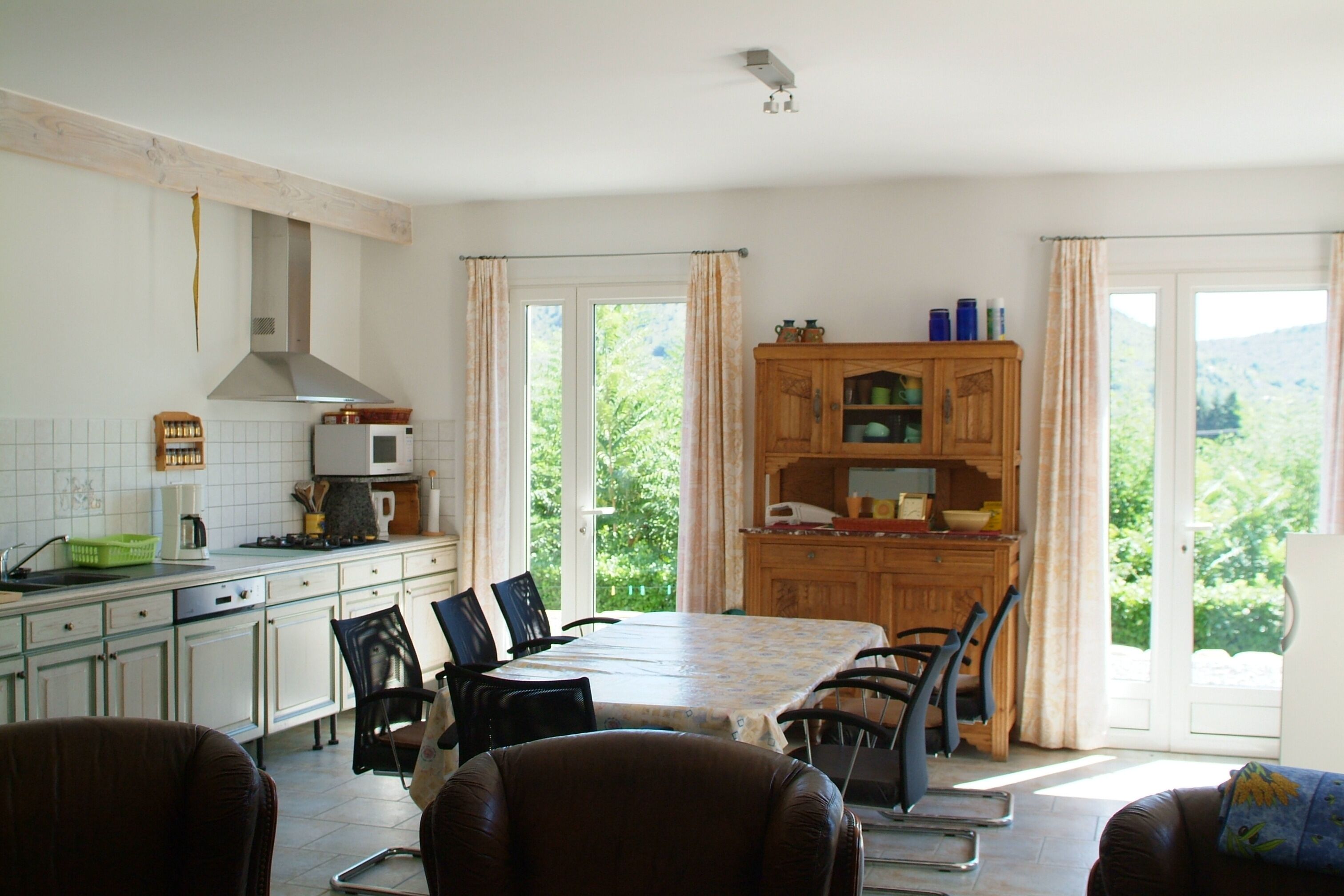 Villa with pool and stunning views, 14 people, pets welcome