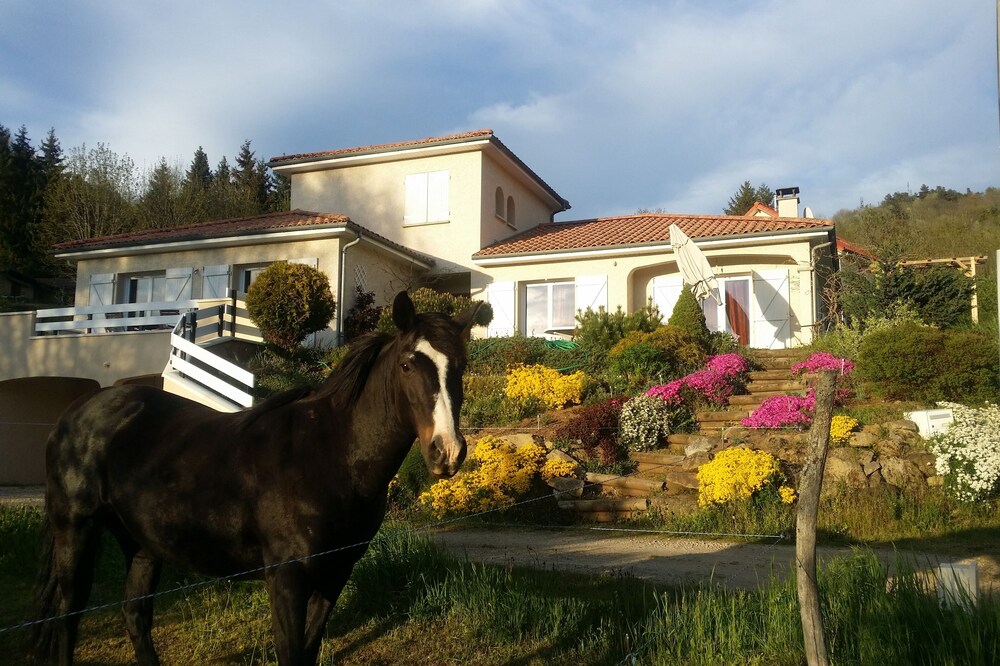 VILLA, VIEW, VOLCANO PARK, BEACH, SAILING, SKIING, MOUNTAIN BIKING, ACTIVITIES