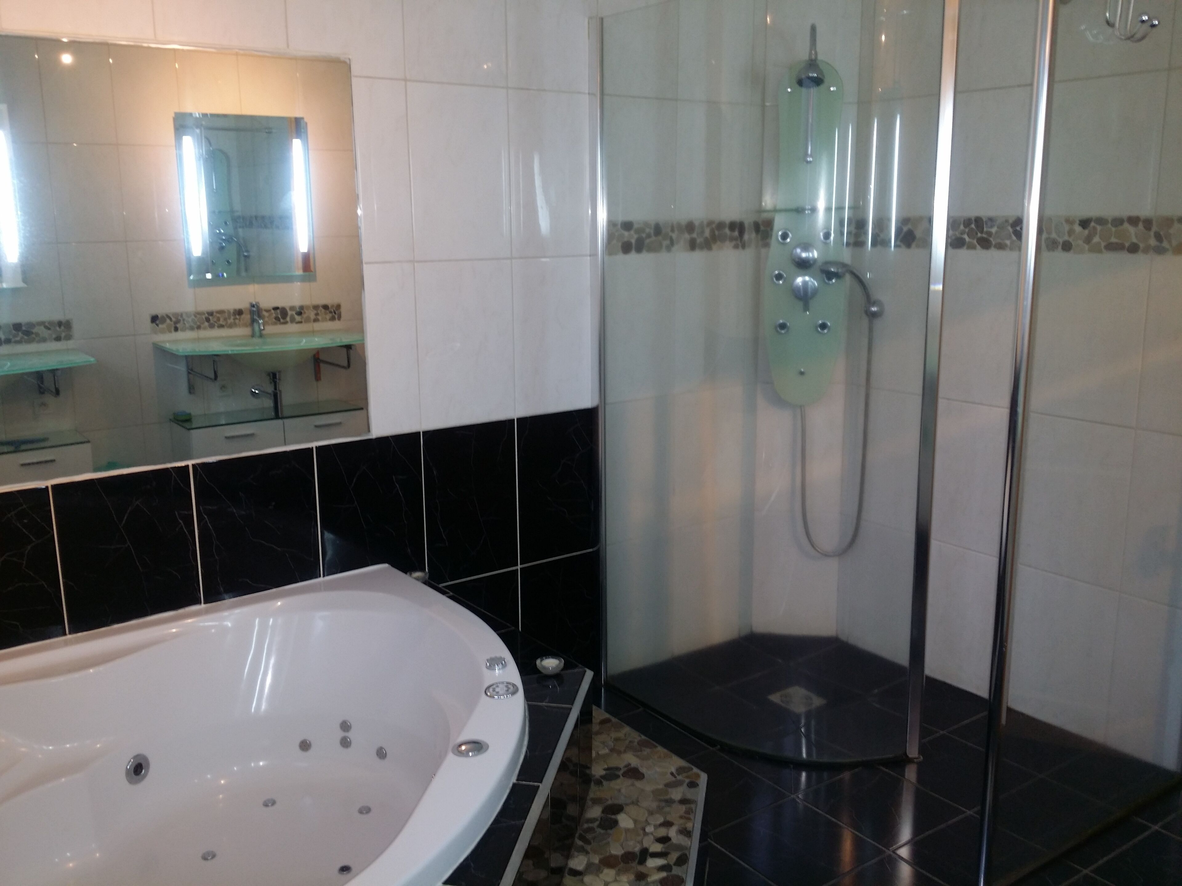 VILLA,  VIEW, VOLCANO PARK, BEACH, SAILING, SKIING, MOUNTAIN BIKING, ACTIVITIES