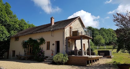 Wunderschön restauriertes Bauernhaus mit herrlichem Pool und HotTub. Ein tolles Spielzimmer