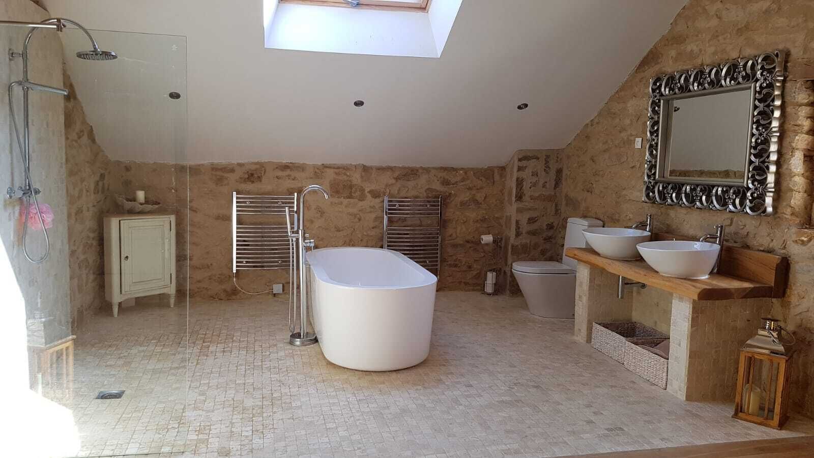 Combined shower/tub, hair dryer, towels, soap