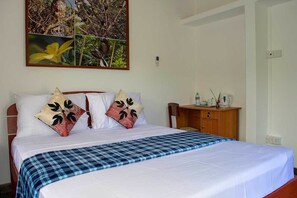 Chambre Double Deluxe, 1 lit double, non-fumeurs, vue montagne | Rideaux occultants, chambres insonorisées, lits bébé (en supplément)