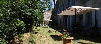 ENTRE RIVIERE CATHARE ET PISCINE: CHATEAU DE FAMILLE AUTHENTIQUE,CHIC ET BOHEME