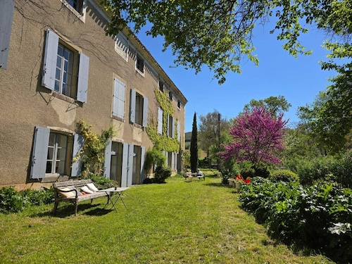ENTRE RIVIERE CATHARE ET PISCINE: CHATEAU DE FAMILLE AUTHENTIQUE,CHIC ET BOHEME