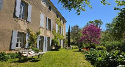 ENTRE RIVIERE CATHARE ET PISCINE: CHATEAU DE FAMILLE AUTHENTIQUE,CHIC ET BOHEME