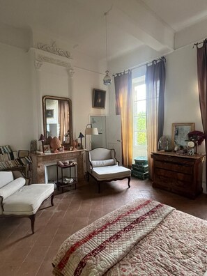 8 bedrooms, desk, iron/ironing board, free WiFi