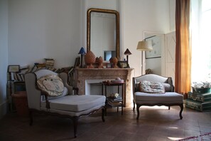 Interior - At the center of the Cathar country,Saint-André is an authentical and family mansion with a swimming-pool (Cépie)