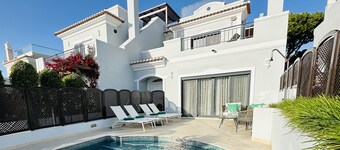 Vale do Lobo moderne 4 chambres, 4 salles de bain, villa orientée sud avec piscine privée