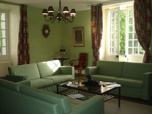 TV, fireplace, DVD player, ping pong