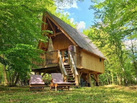 Front of property. Ecolodge Beauregard
