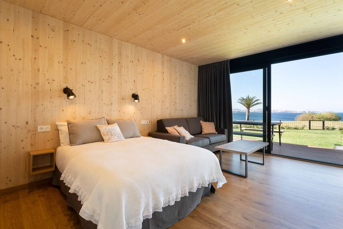 Family Suite, Sea View | Soundproofing, cribs (free), WiFi (free), bed sheets