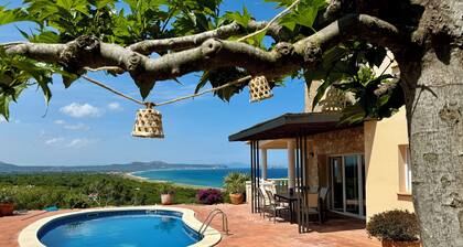 Villa with splendid sea view, 500 m. from the beach, Wifi, pool