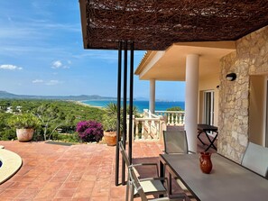 تناول الطعام بالخارج