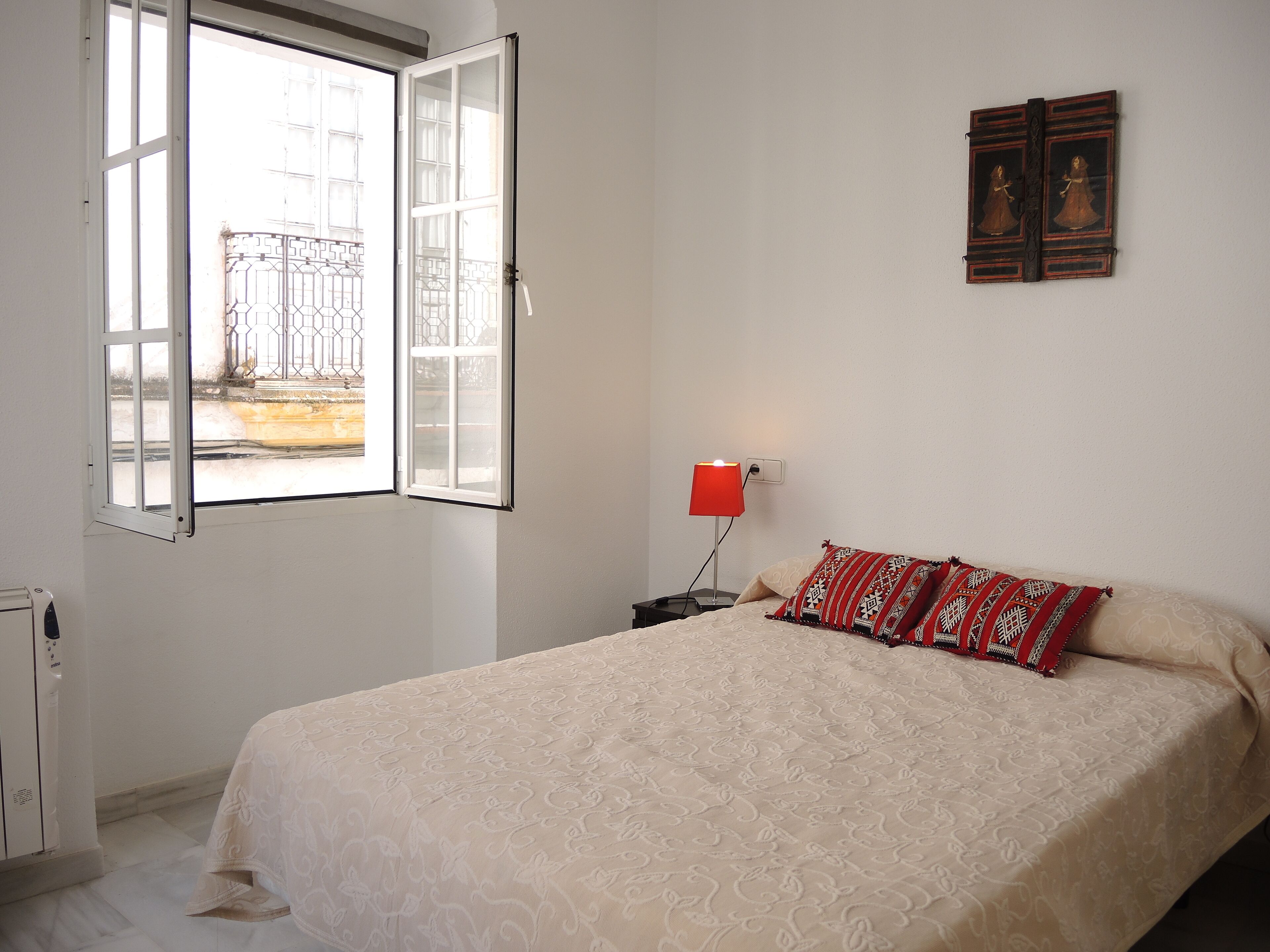 2 slaapkamers, een strijkplank/strijkijzer, wifi, beddengoed