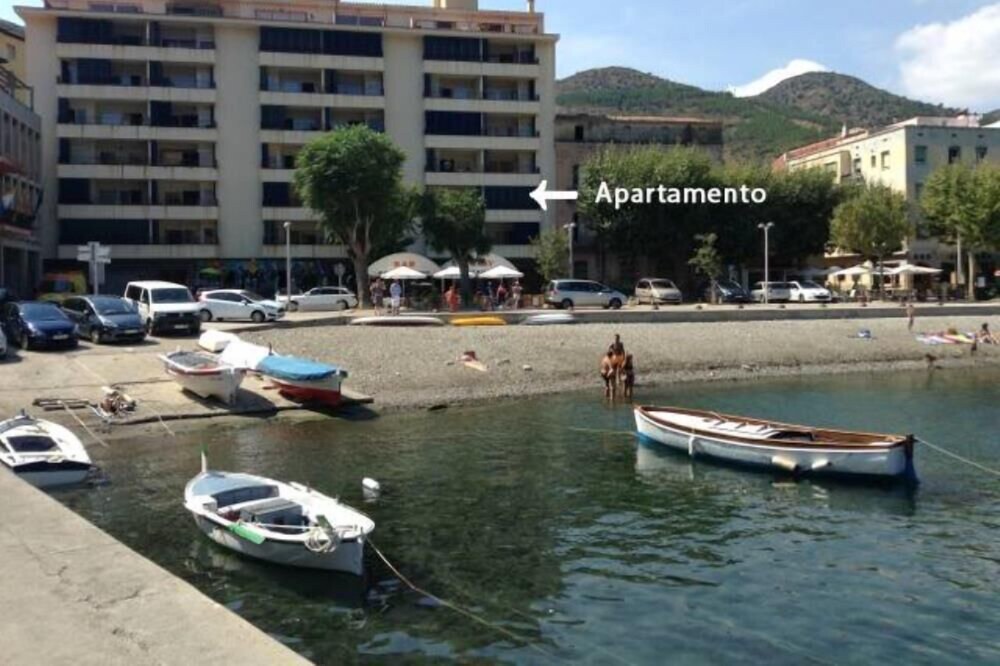 Family holiday on the Costa Brava, excellent views of the bay.