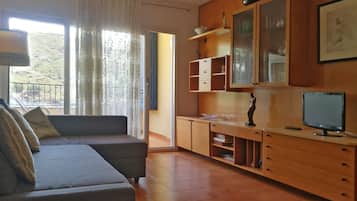 Smart TV, libros y oficina