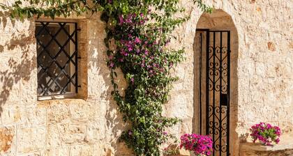 Trulli Inn Villa: private massive pool, garden, wifi, bbq, air con