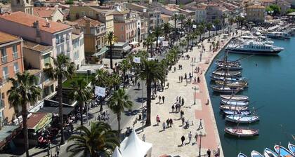 Cabanon provençal prés de SANARY, dans pinÚde , piscine privée