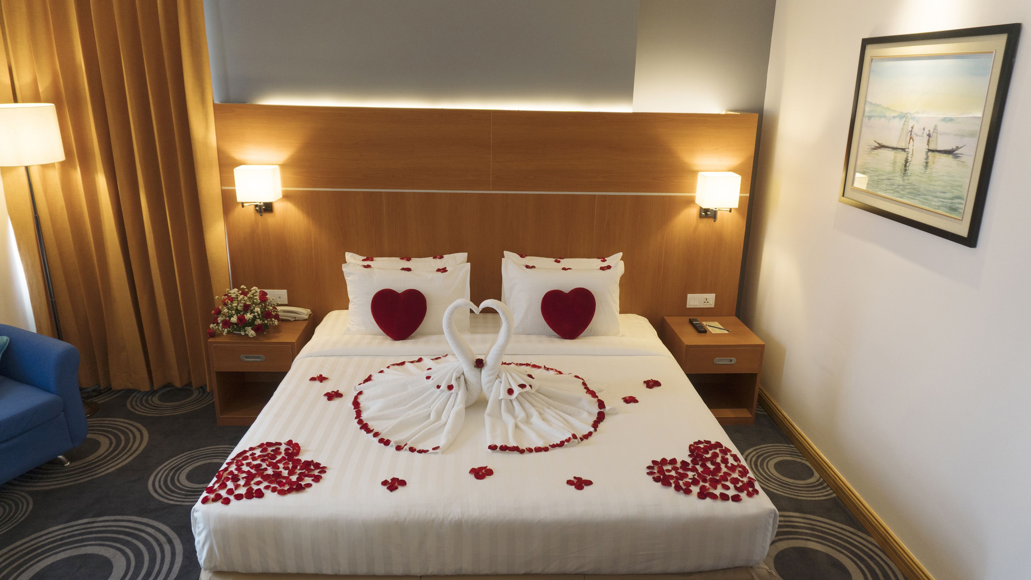 deluxe double room | 1 bedroom, minibar, in-room safe, desk
