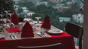 Outdoor dining - Ritz Grand Hotel Mandalay (Mandalay)