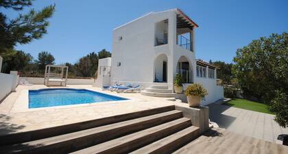 Modern Villa, Private Pool, close to the Beach & San Antonio Bay