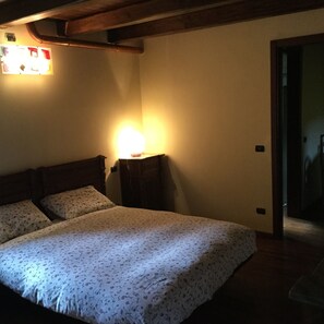 1 bedroom, iron/ironing board, travel cot, WiFi