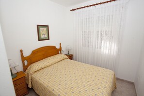 4 chambres, fer et planche à repasser, Wi-Fi, draps fournis