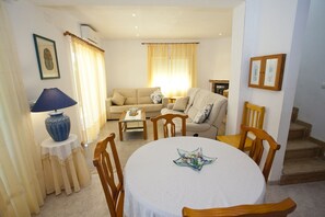 Télévision, cheminée