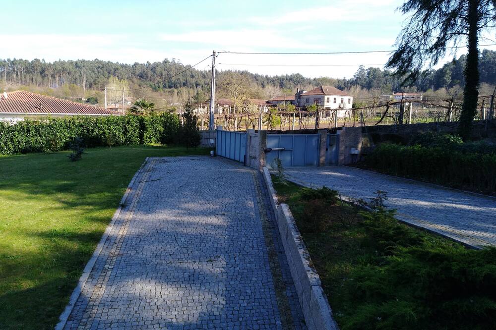Country house situated in a quiet area between Guimarães and Braga
