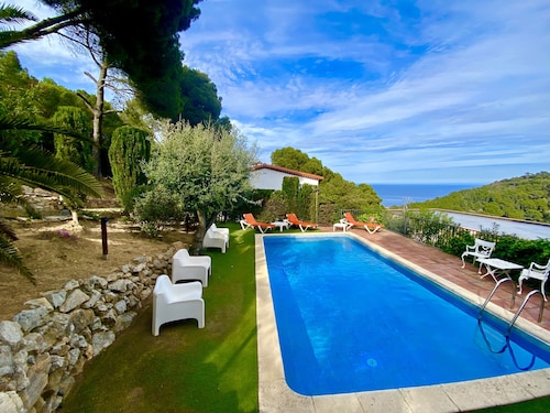 VILLA BUDA BEGUR
House with private pool, sea view & walking distance to Sa Tuna