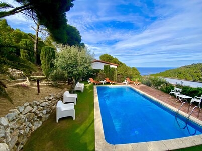 VILLA BUDA BEGUR
House with private pool, sea view & walking distance to Sa Tuna